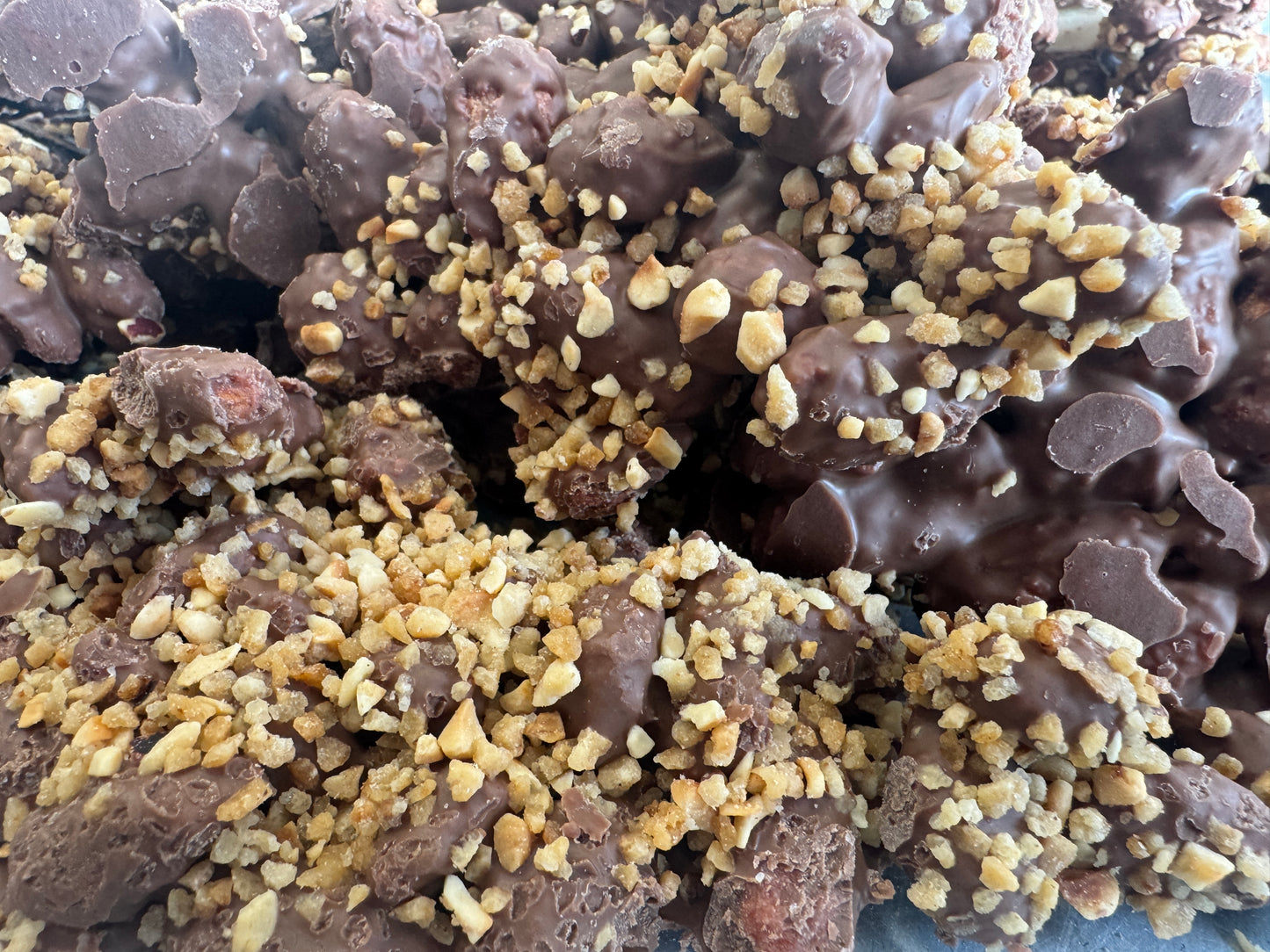 Frisch gebrannte Krokant Mandeln mit Vollmilchschokolade 100g